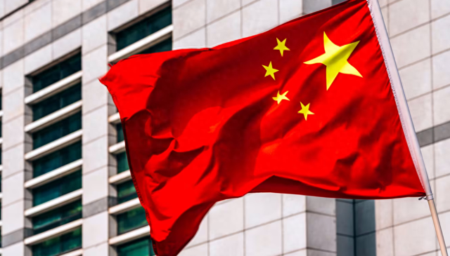 卡住美国军工脖子！中国一夜制裁20家美企，美国为何罕见认怂？