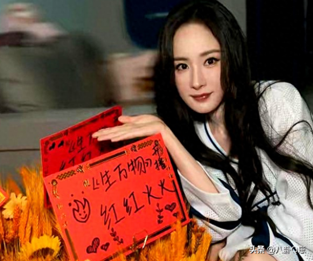 《生万物》庆功宴，江湖地位 人情世故、在杨幂身上体现得淋漓尽致