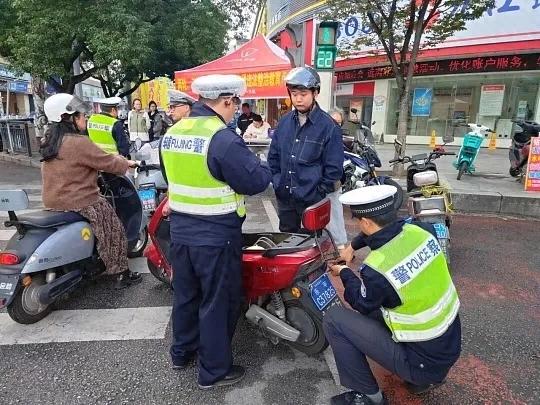 2026年1月1日起执行,电动车上路“4禁”规定,最高罚2000