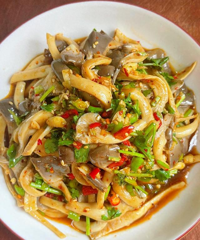 干蘑菇的做法大全（秋天的宝藏食材五种平菇做法）