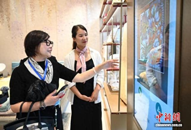 海外华文媒体漫步杭州 解锁“科技+文化”融合魅力