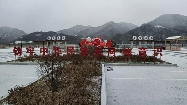 鸭绿江畔“石榴红” 边疆同心谱新篇