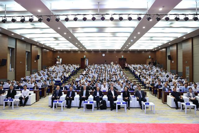 内蒙古医科大学2025年跨学科学术讲坛举办