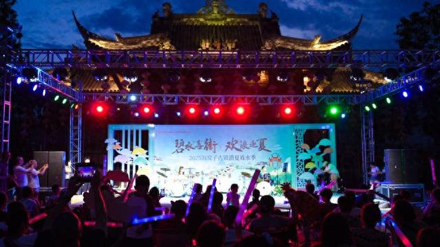成都近郊耍水新地标！彭州海窝子古镇消夏戏水季启幕