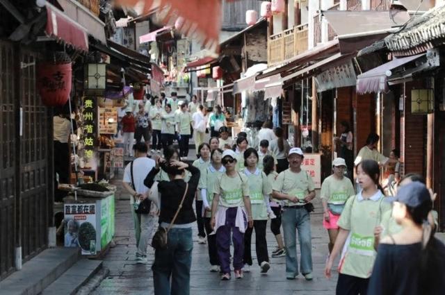 2025年贵州红·山水越野挑战赛（花溪站）｜选手买买买 古镇街巷人气旺