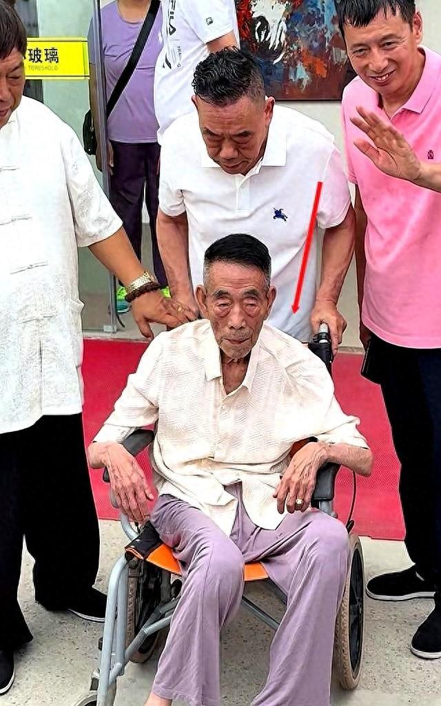 李金斗现身杨少华灵堂！几个儿子高下立判，杨议一做法被指不合适