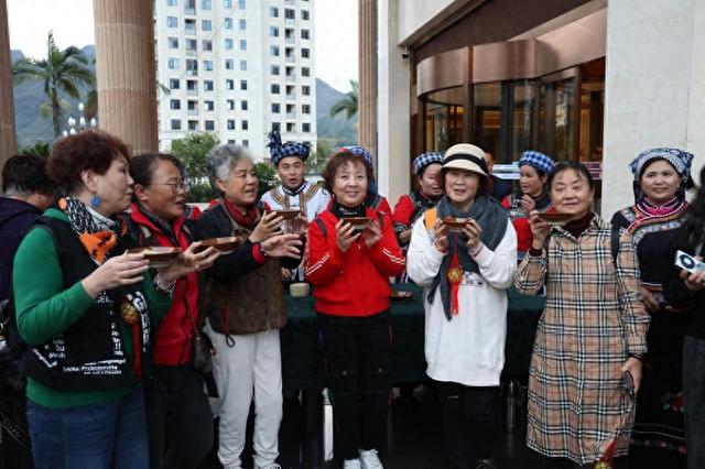 暖冬康养藏诗意 川渝游客恋罗甸 首批旅居团盛赞“贵州小三亚”魅力