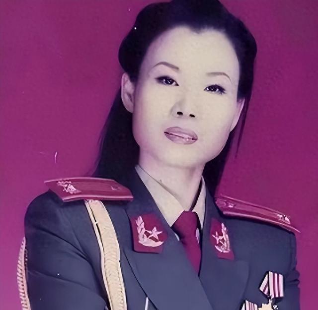 她从高烧再到去世仅16天，演唱现场复发，后抢救无效离世