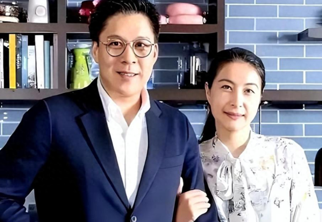 郭晶晶“翻车”后	，霍启刚的举动令人意外，真不愧是豪门一股清流