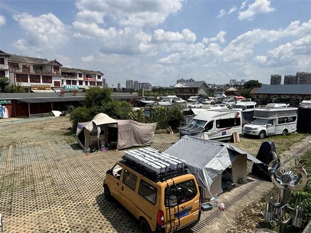 一住就是6个月 安顺从“打卡地”变成游客的“第二故乡”