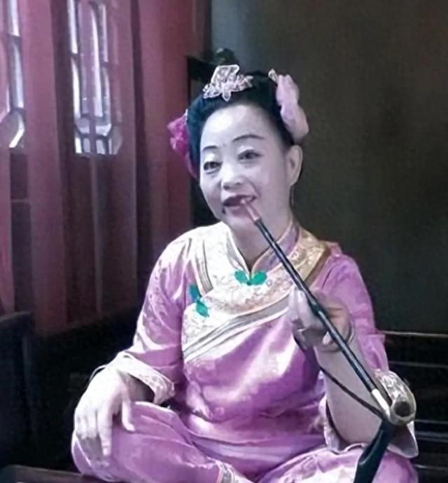 看了鸨鸟怎么交配，才知道古代青楼的老板娘，为何都叫“老鸨”！
