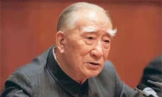 有人强烈建议保留中顾委，薄一波：必须撤销，陈云同志带头退出了