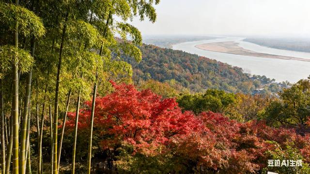 七律    ​登栖霞山