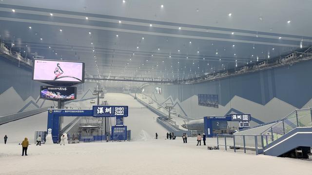 记者实探深圳前海冰雪世界！揭开“全球最大室内雪场”的神秘面纱