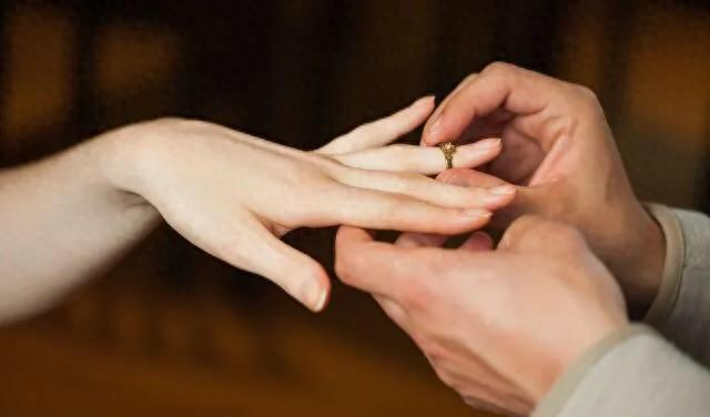 女人隐私为什么给丈夫看？一位女性说出了看法，让你大开眼界