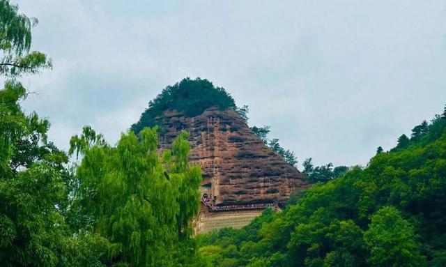 “铁腚大巴”甘南线第二站：麦积山石窟，多少微笑烟雨中