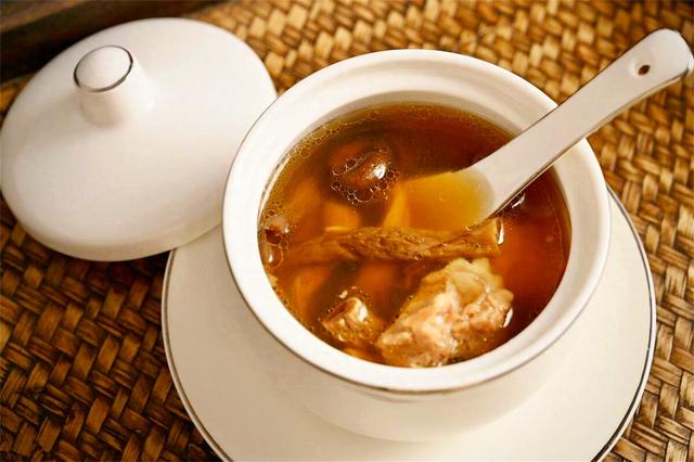 花胶鲍鱼干贝乳鸽汤 2026年花胶鲍鱼海参干贝鸽子汤