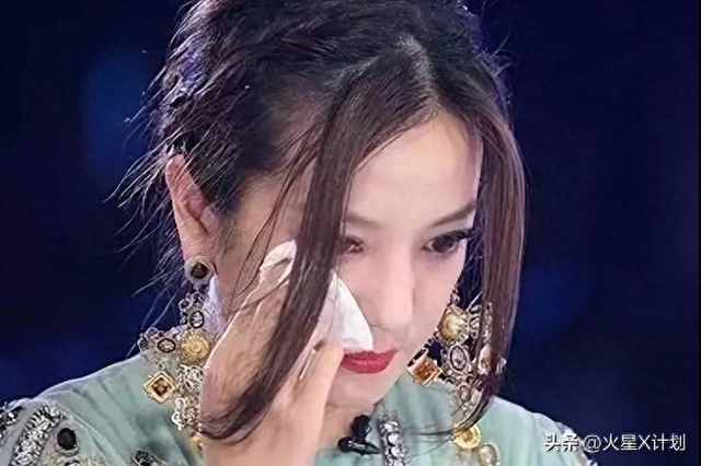 死心不息！劣迹艺人赵薇走投无路，15岁女儿成她的最后一根稻草