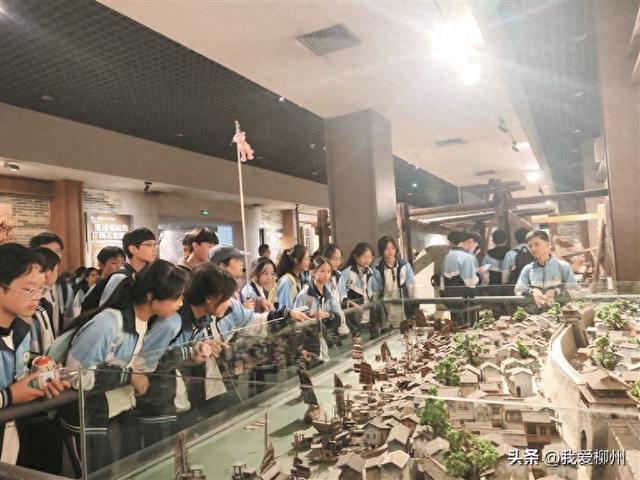 柳州市迎来“暖冬游”热潮 预计本月仅参观柳州工业博物馆的游客就有近10万人次