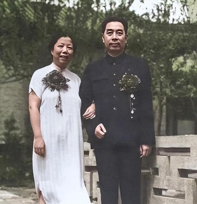 晚年邓颖超透露：恩来在上海有另外一任“妻子”，同居却无争执