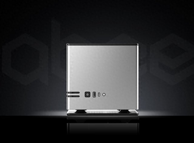 配锐龙AI Max+395，这个品牌也出电脑了，出手就是AI工作站