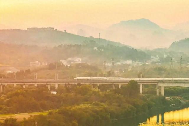 坐上高铁说走就走！广西这座烟火小镇，太安逸了