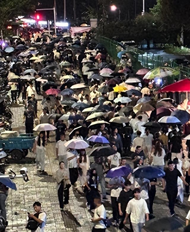 中国人是真吃这套！富士康日进万人，早忘了郭台铭赏饭吃的真相