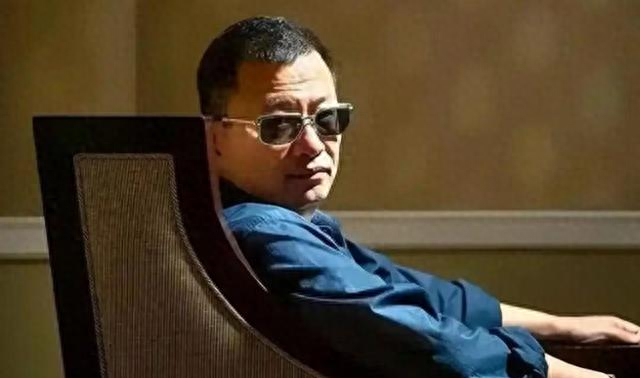 陪玩陪睡只是开胃菜。组团开嫖、目无王法、舔手指，演都不演了