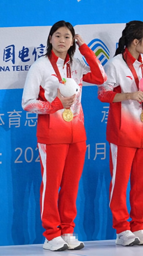 刚复出就夺冠！全红婵跳水实力不减，却依旧逃不过“身材审判”