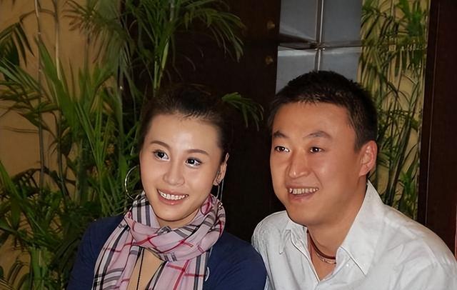 国乒冠军马琳前妻：分得千万资产后再嫁金融学霸，带2娃居住美国