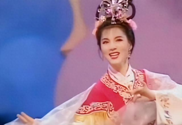 难怪王扶林导演非要把她“化丑”，当年的她漂亮到欧阳奋强不敢看