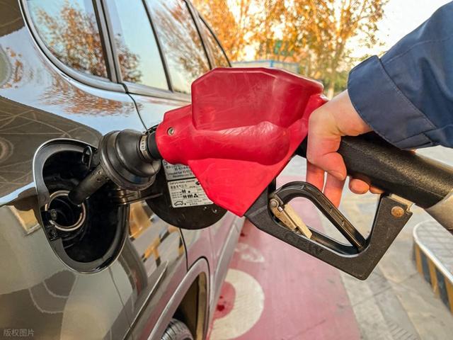 汽车百公里油耗的计算方法（汽车油耗计算方法加油量里程数精准计算）