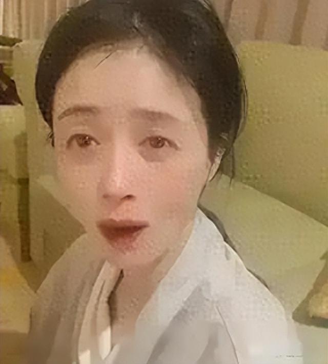 走了大S老路?42岁蒋欣减肥崩溃落泪,给女明星们狠狠上了一课