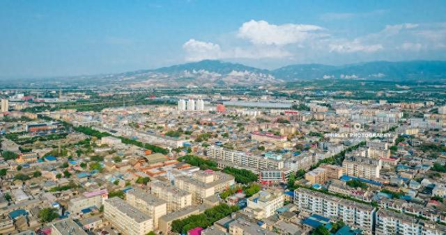 太原自驾2小时，抵达鲜为人知的“琉璃王国”，城内所有景点免费