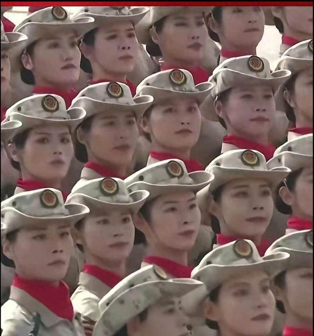 阅兵女民兵回家，长得漂亮个子高，真实职业让人没想到