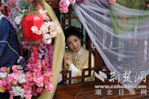 华服映照涧南园，襄阳汉服活动再现盛唐风雅