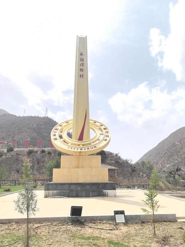 俄界会址在深山中，来回六十公里，孤零零一个景点，你会去看吗？