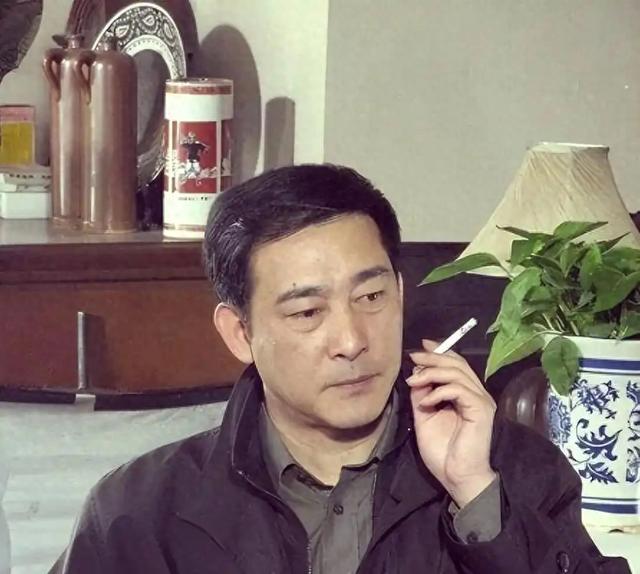 大家熟悉的他早已逝世，一天吃几十片止痛药，去世半年公众才知道