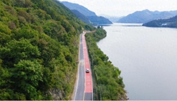 这条“会唱歌”的公路成了长白山下的新地标