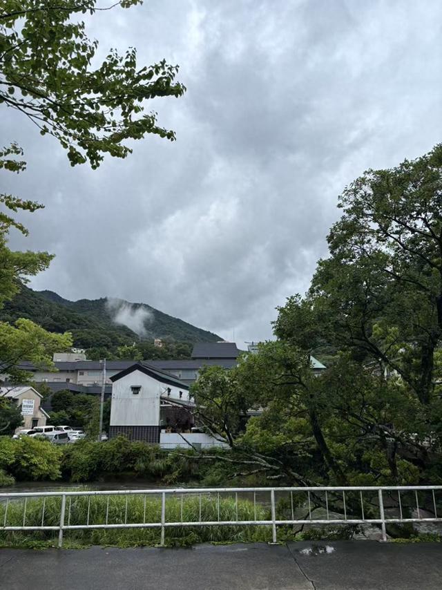 雨中游雕刻之森美术馆