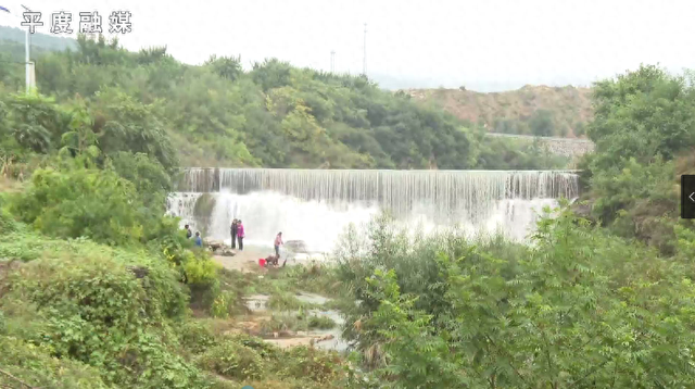 解锁雨后打卡地！平度这个小山村的瀑布奇观，藏不住了
