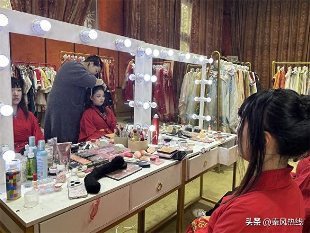 国庆长假首日 千余名游客走进茂陵 祭拜霍去病 体验汉文化