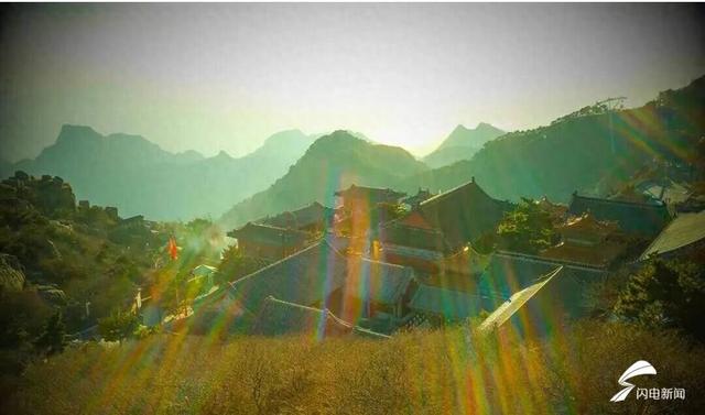 组图丨冬日泰山：光影为笔 绘就山石间的温柔史诗