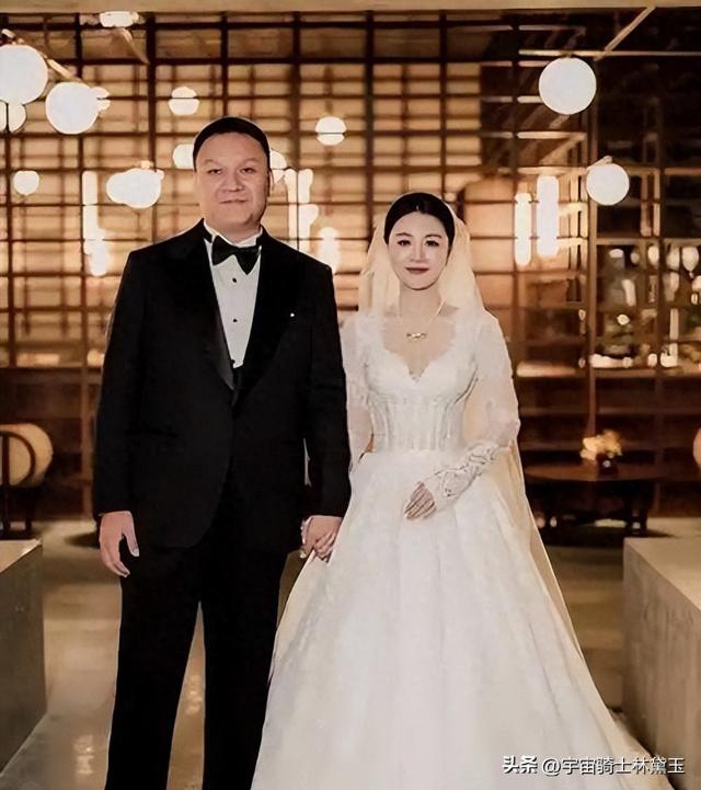 李嘉格被曝新恋情，朋友圈晒与26岁帅哥亲密照	，男方甩车澈一大截