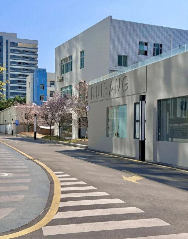 福州地铁五号线直达！出站即入“粉色浪漫梦境”！粉樱盛放漫街！