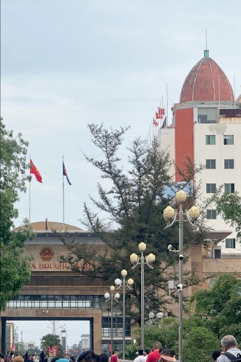 广西边境这座“三沿五点”城，一街跨两国，公交10元直达越南！