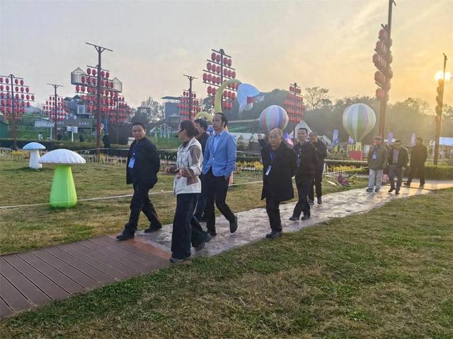 贵州省贞丰县第二十三届“三岔河之秋”笔会开展采风活动