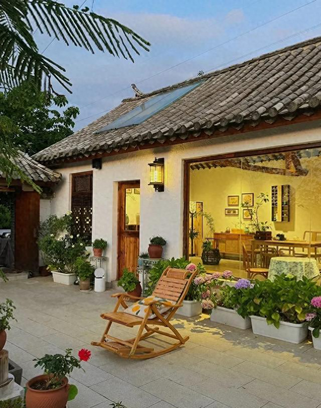 退休后，有个院子，种菜养花	，就挺幸福