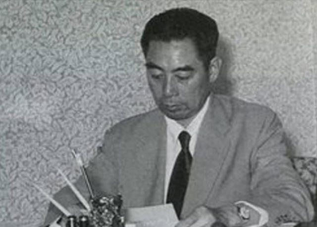 大授衔结束后，有人迟迟不肯走，周总理询问原因，对方称没被授衔