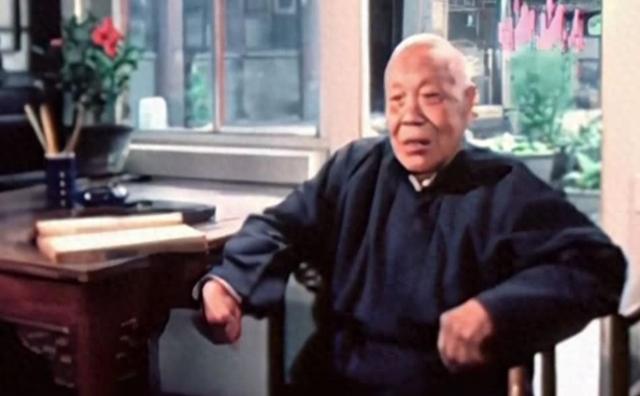 中国最后的太监孙耀庭：妃子洗澡从不用手，伺候婉容洗澡侮辱最大